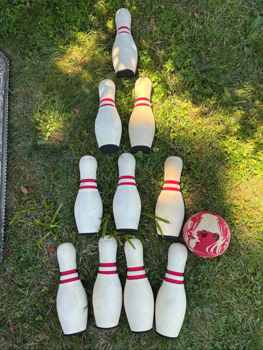 🆕 Crate&Barrel White and Red Lawn Bowling Pin Set with Matching Ball